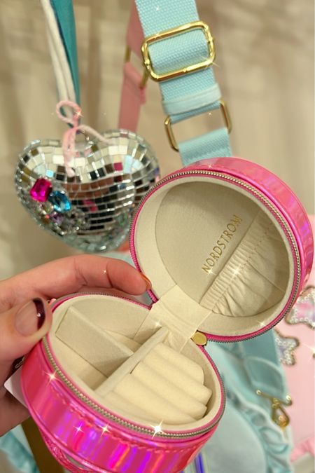 Mini jewelry case!

#LTKHoliday #LTKfindsunder50 #LTKGiftGuide