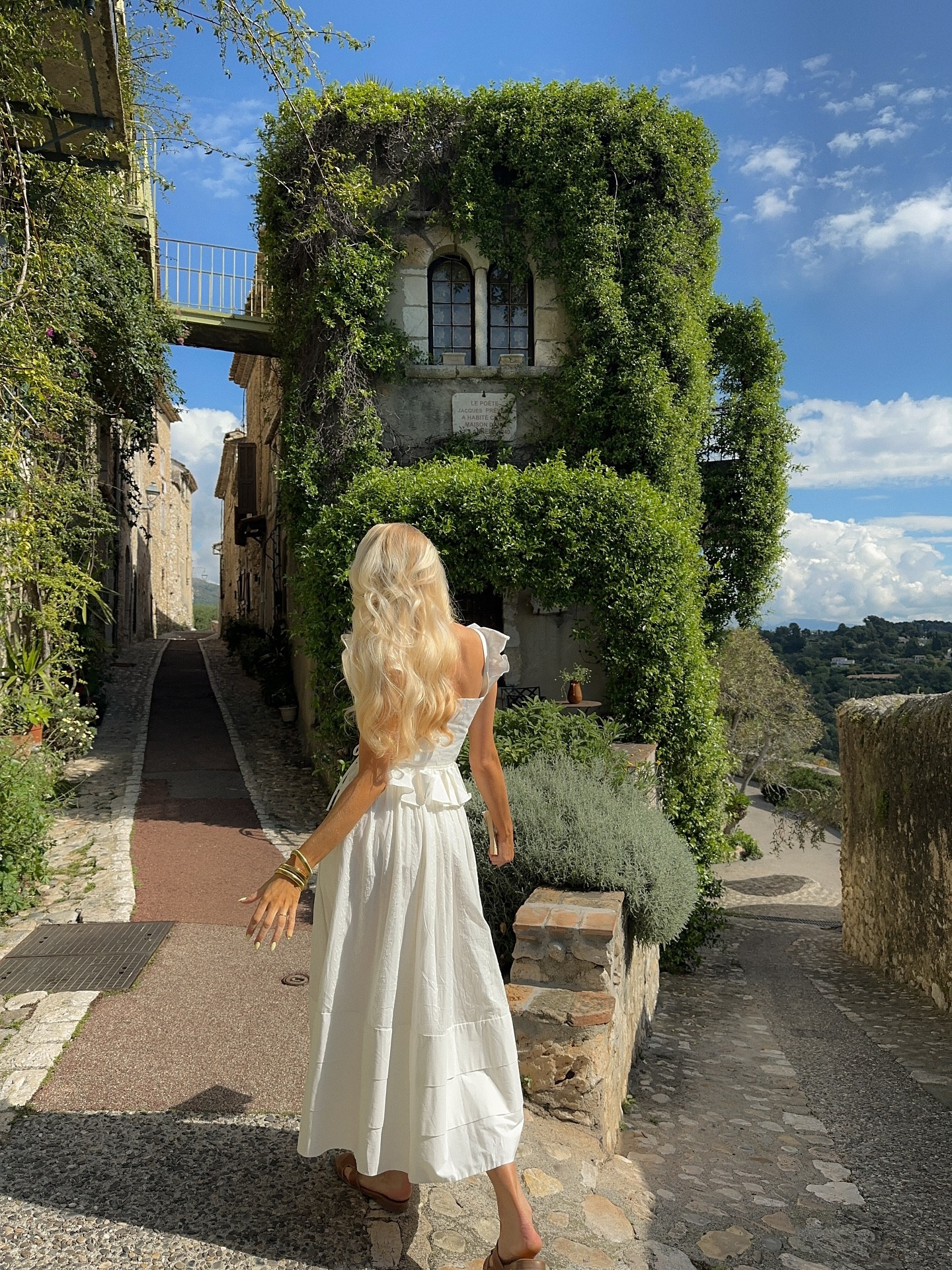 The perfect Euro Summer day outfit 🤍 wearing a size S in the skirt and top! 