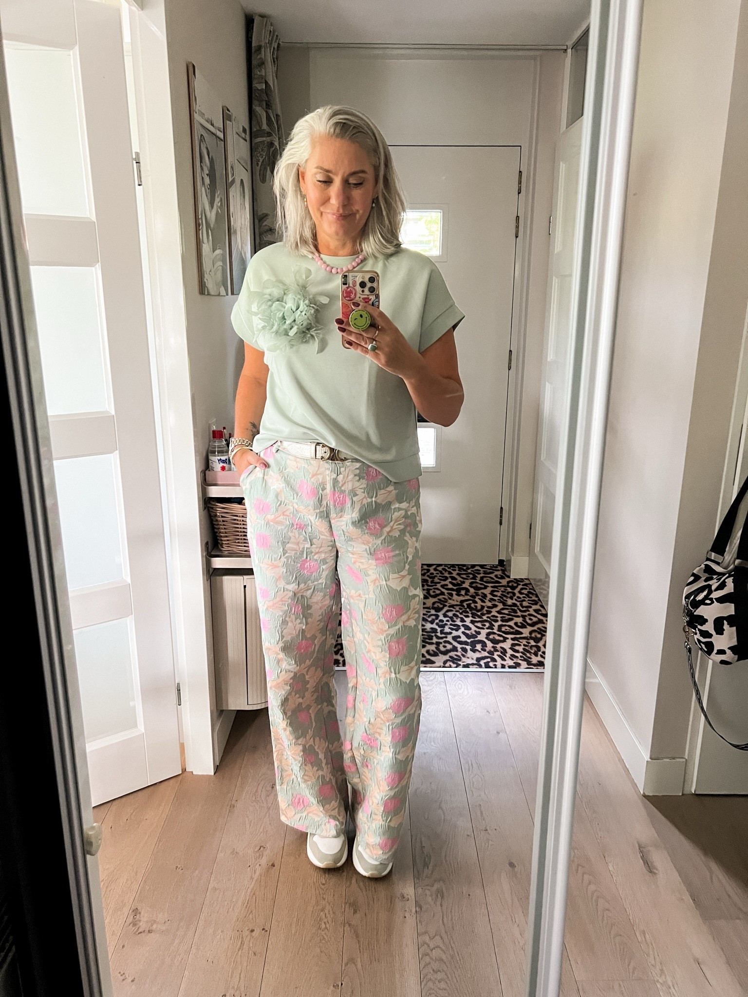 OOTD - Zaterdag. Vandaag heb ik een semi-actief vrijgezellenfeest dus dat vraagt om een cute maar praktische outfit. Saliegroene top (oud Norah) op een jacquard broek van MyJewellery (vorig jaar). Een bloedbroeder met veren,  Hub sneakers, een glaskralen ketting en niet op de foto maar een denim bomber jack voor als  het wat frisser wordt.

#LTKeurope #LTKsummer #LTKstyletip