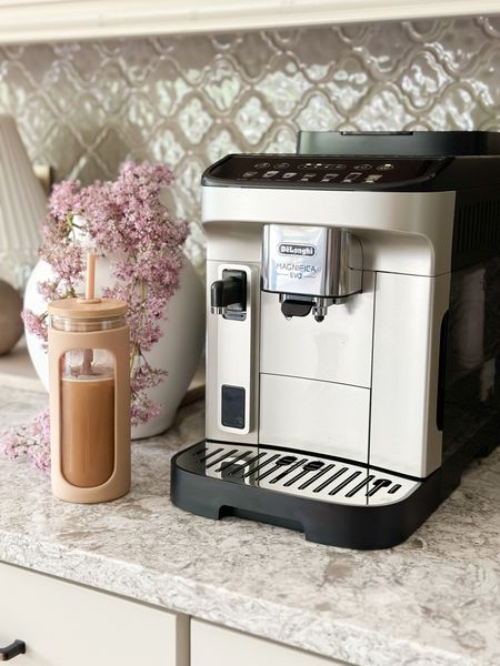 My coffee machine is on sale for prime day! I love that it has an “over ice” option because I’m definitely wanting iced coffee right now in this heat! 

DeLonghi coffee machine, DeLonghi Magnifica Evo, prime day, iced coffee mug, iced coffee cup, coffee bar decor, ice molds

#LTKhome #LTKxPrimeDay