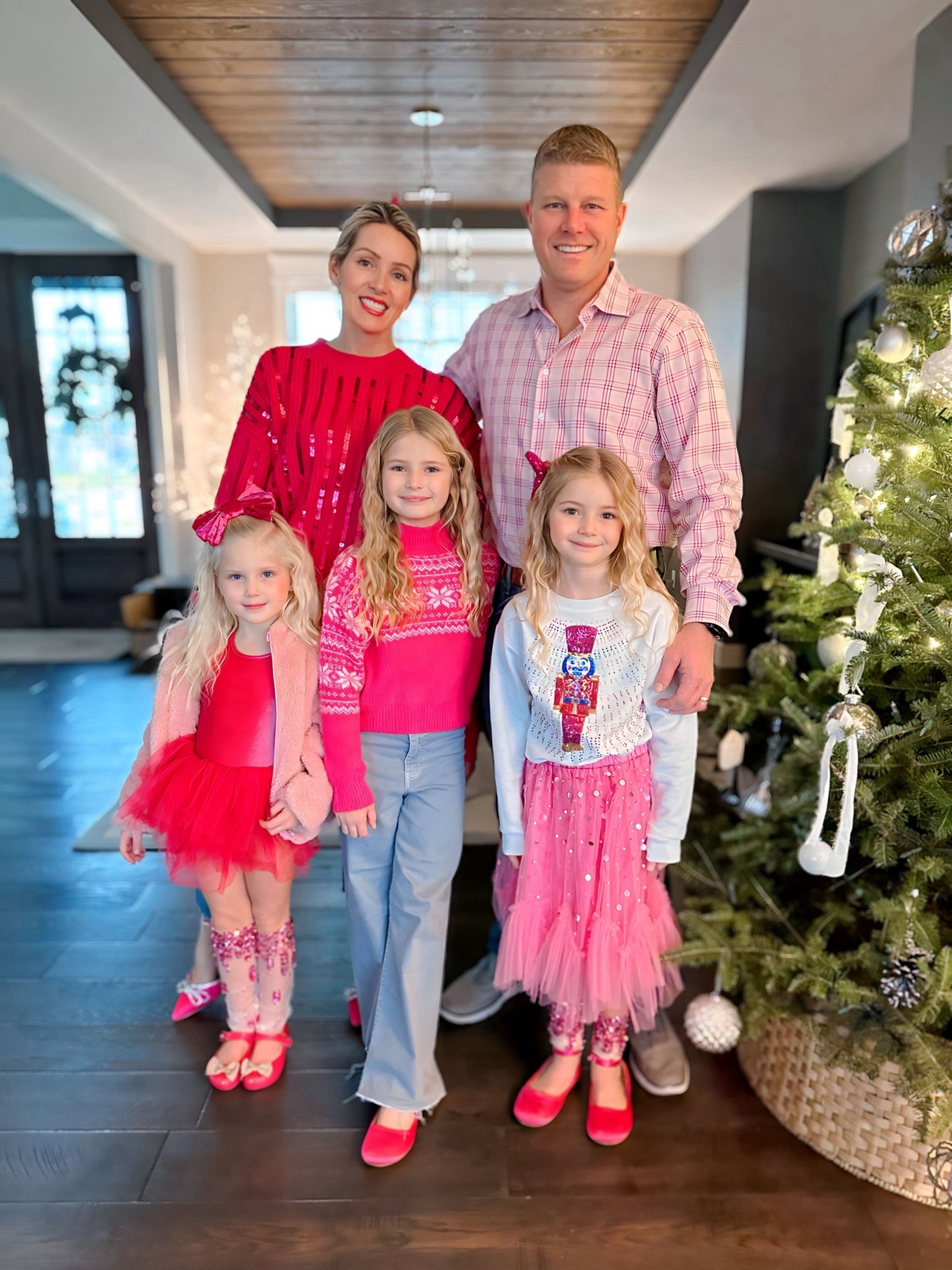 Pink
Pink Christmas
Pink outfit


Cameron in Judith March & Tutu Du Monde and Kailee P shoes 

Emerson in Judith March & Iloveplum and Mini Melissa shoes 

Kennedys jeans Zara and shoes Kailee P’s