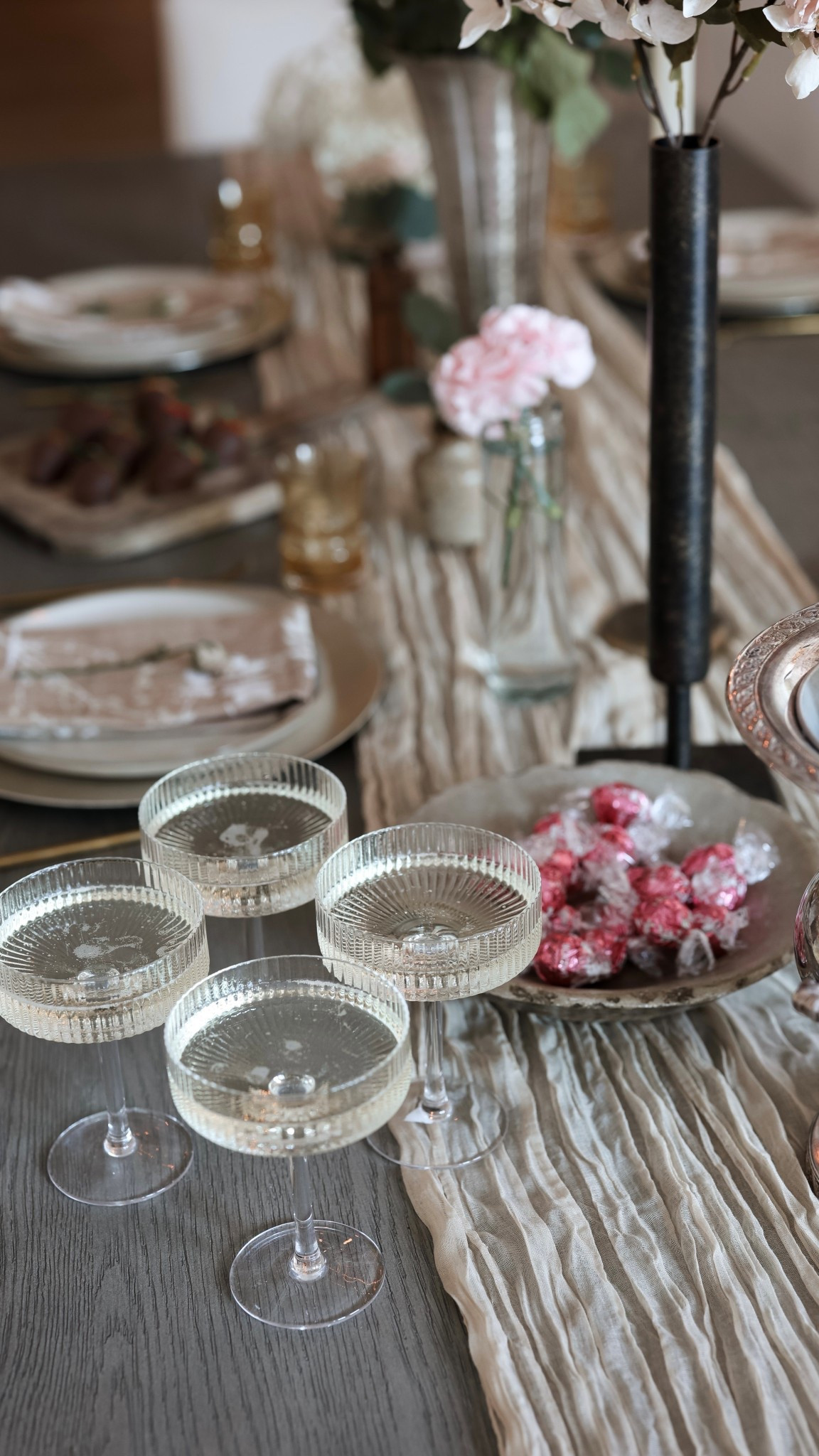 Table setting #diningroom #decor

#LTKHome