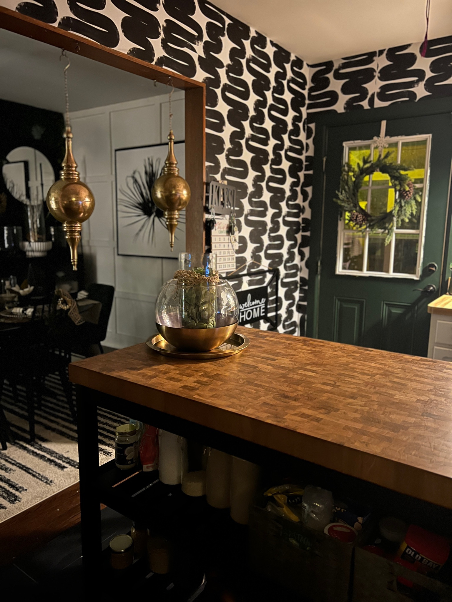New wallpaper = New kitchen + it’s on sale 

#LTKstyletip #LTKsalealert
