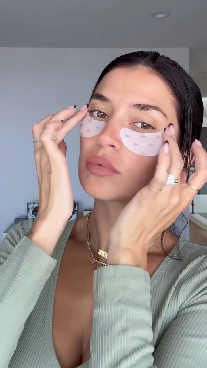 It’s a skin day 🤍 @Alo Yoga

#LTKootd #LTKBeauty #LTKselfcare