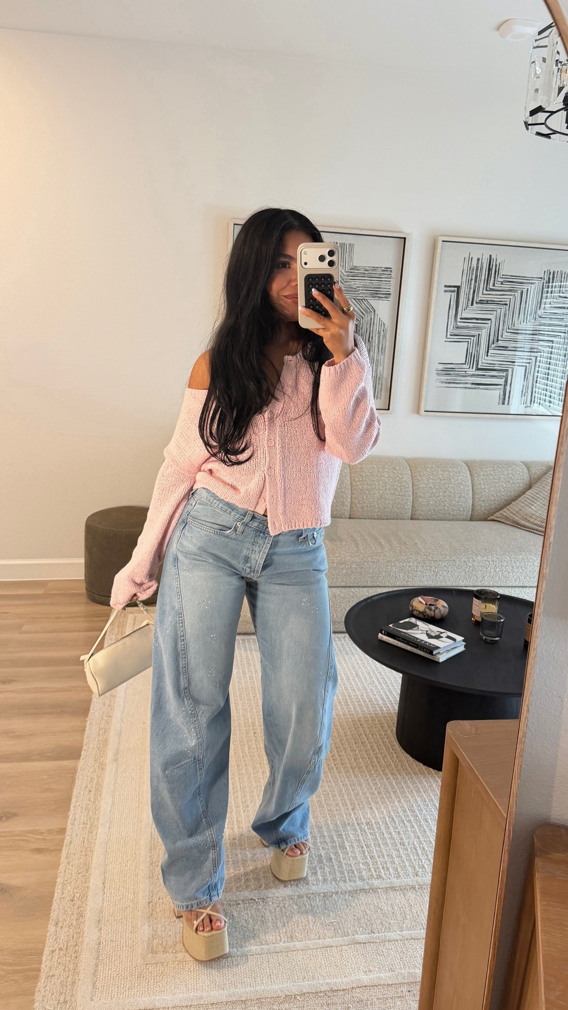 Easy spring formula 
Size XS sweatshirt + 27 jeans 💗