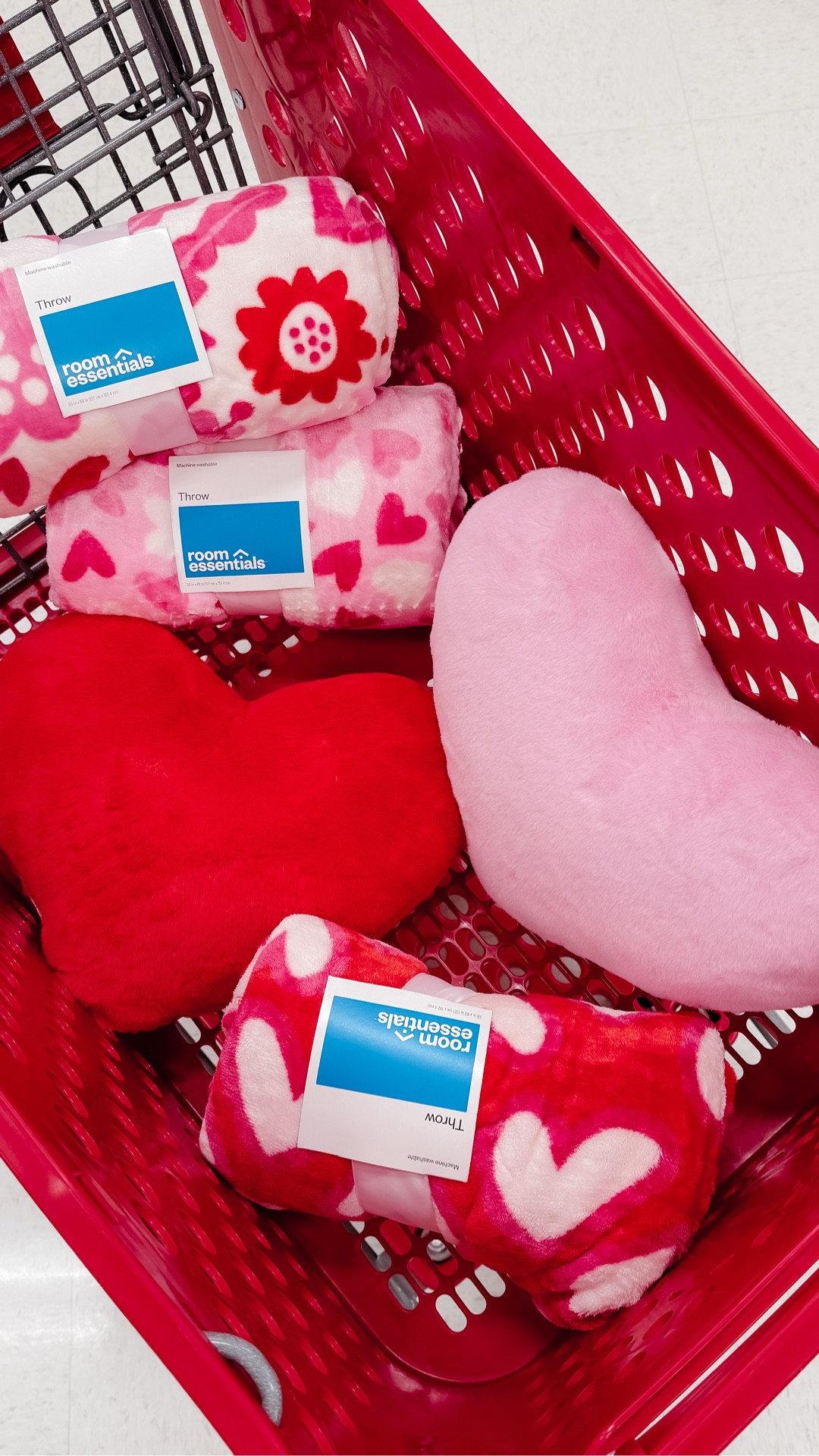 Valentine’s Day gift ideas? Covered 💘 Everything is super soft and just $10! 


{ Target, Valentines, Holiday }


#LTKSeasonal #LTKHome #LTKHoliday
