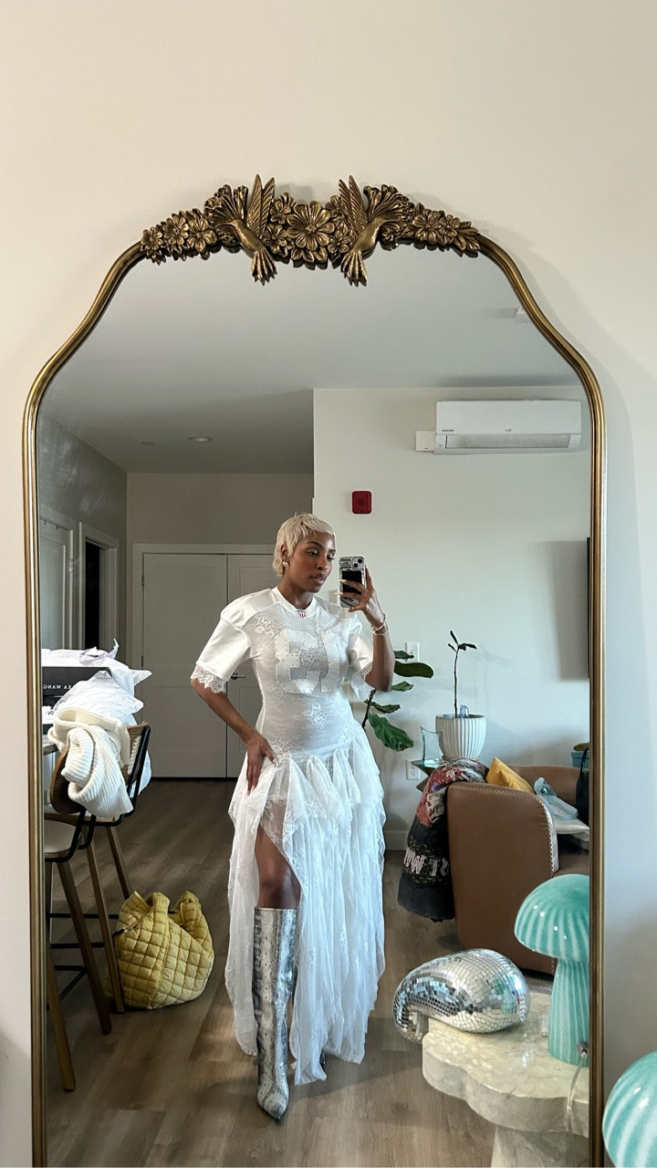 Chile, I don’t know a lick about football, but I know good dress when I see one 🏈✨🤍😏

Dress @shopakira 
Mirror @homegoods