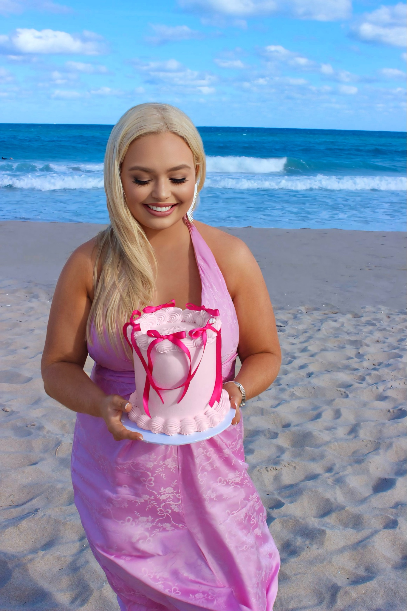 Talk Thirty To Me 🧁🎀🌸🩰💕 
Celebrated the beginning of a new decade with the Prettiest Pink Palm Beach Picnic #RIPToMy20s