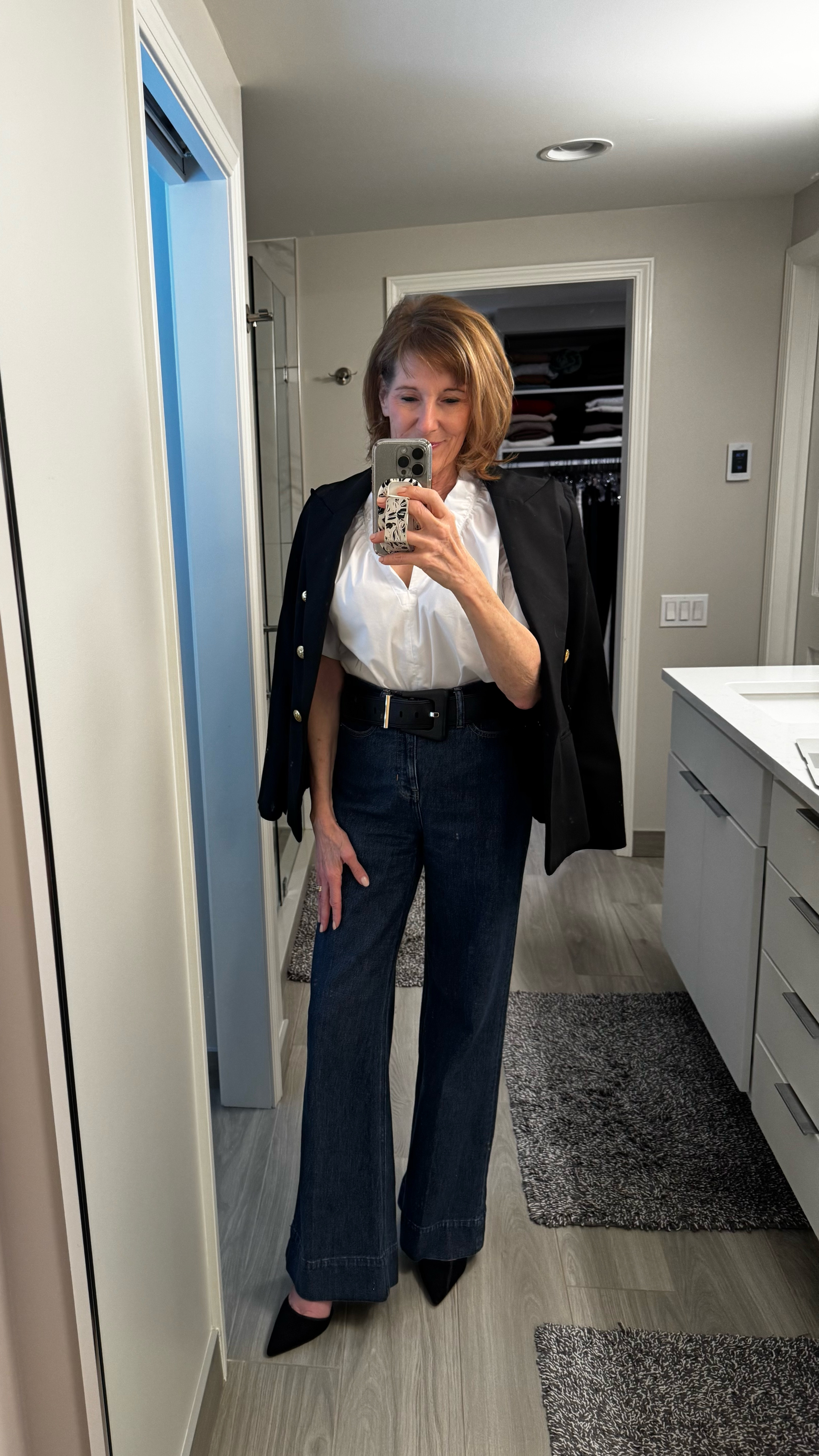 Closet basics- create stylish and classic outfits!    This outfit is very almost every season- just change out the shoe and accessories 


#LTKclosetbasics
#LTKwardrobecapsule

#LTKStyleTip