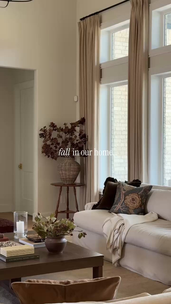 Fall in our living room 🍂

#fallhome #livingroom #homeinspo #falldecor

#LTKSeasonal #LTKHome