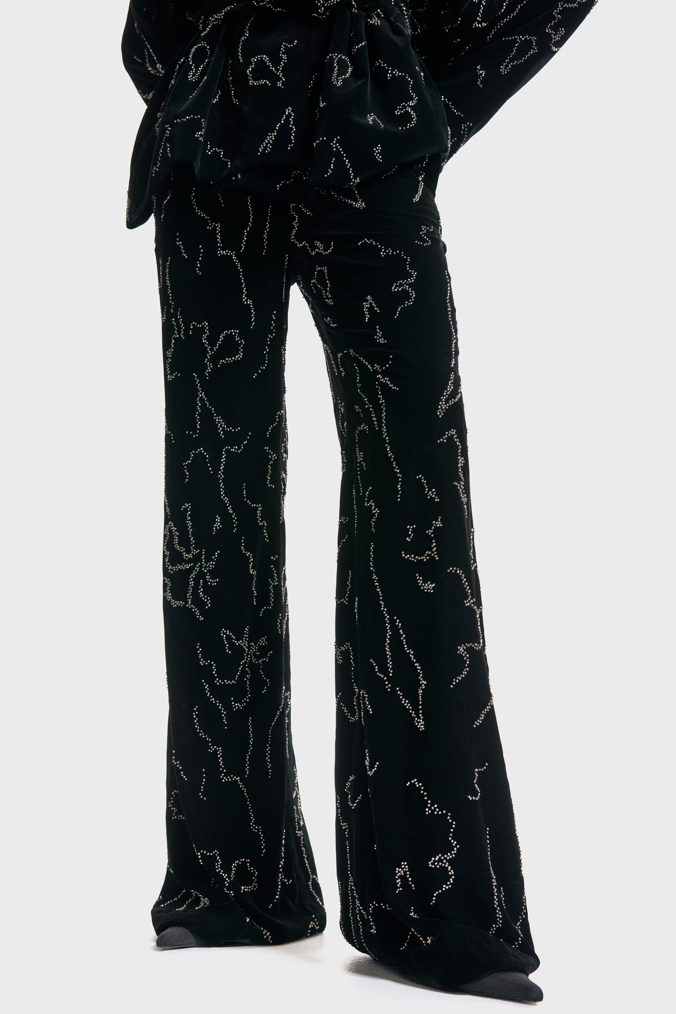 Embroidered velvet trousers - Black - Ladies | H&M GB | H&M (UK, MY, IN, SG, PH, TW, HK)
