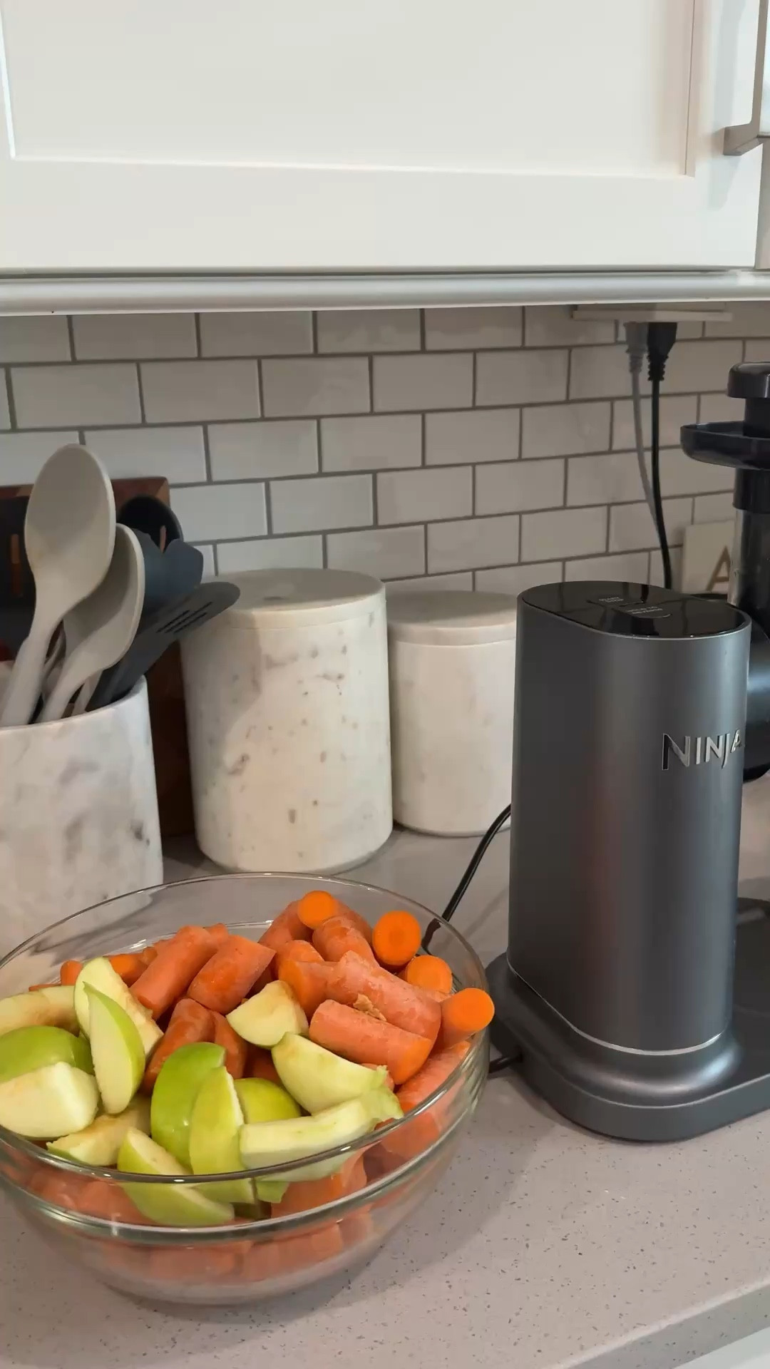 Cold pressed juicer 🥕🍋🍏🫚


#wellness #juicer #apple #carrot #healthylifestyle 

#LTKdayinmylife #LTKHome #LTKselfcare
