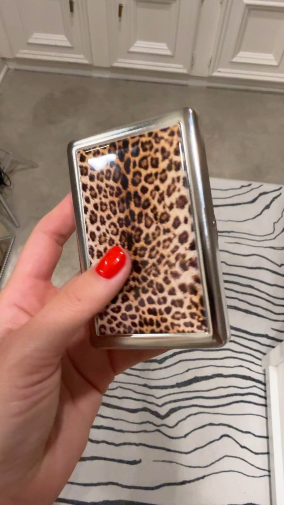 The accessory you didn't know you needed. 🤎 This vintage-inspired leopard cigarette case keeps everything protected while looking so cute. I use it for my credit cards and it's simply my favorite. Under $20 and makes the perfect little gift! 

 