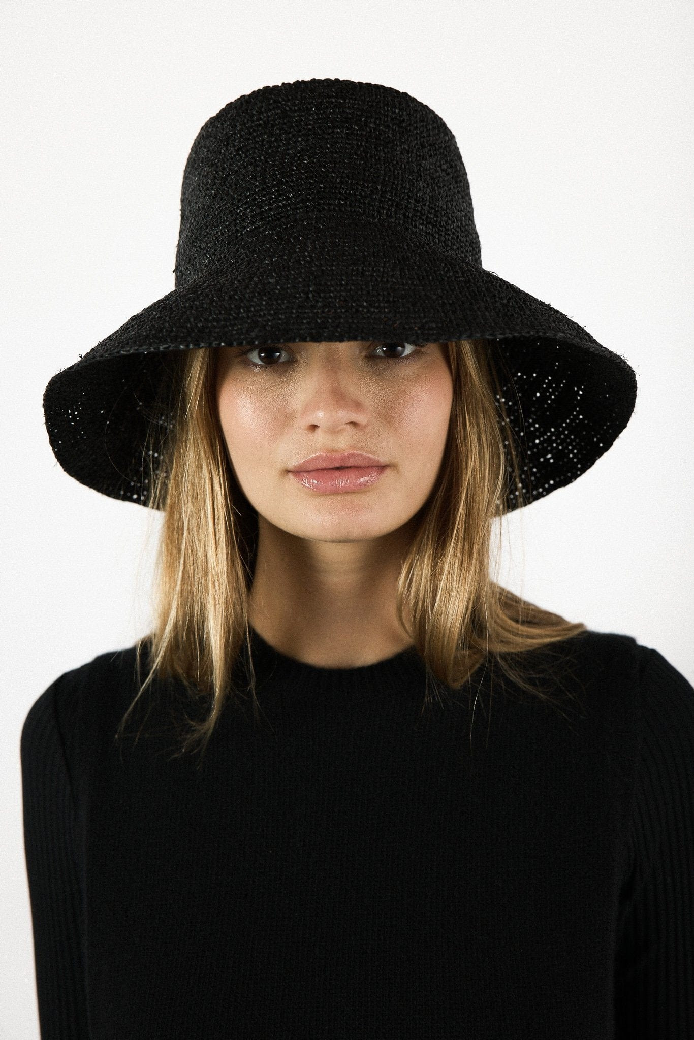 Felix Bucket | Janessa Leone