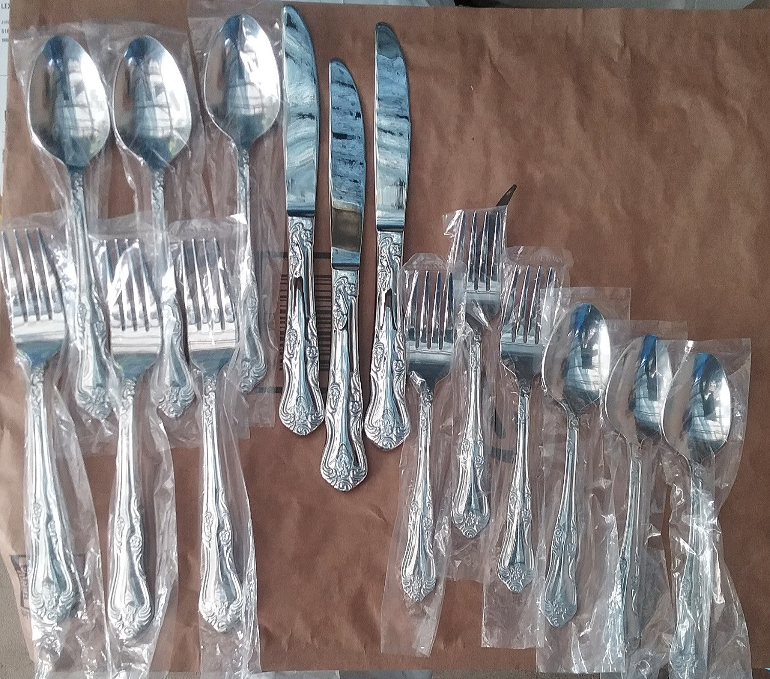 Oneida Azalea 45-Piece Flatware Set, Service for 8 | Amazon (US)