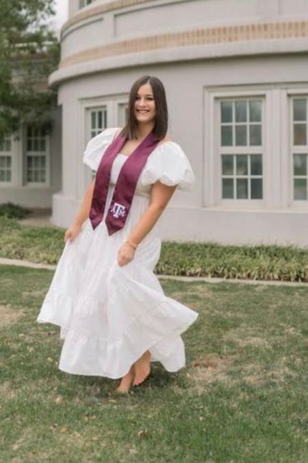 This white graduation dress is so cute!

College graduation dress, white maxi dress, white dress with puff sleeves, high school graduation dress

#LTKunder100 #LTKU