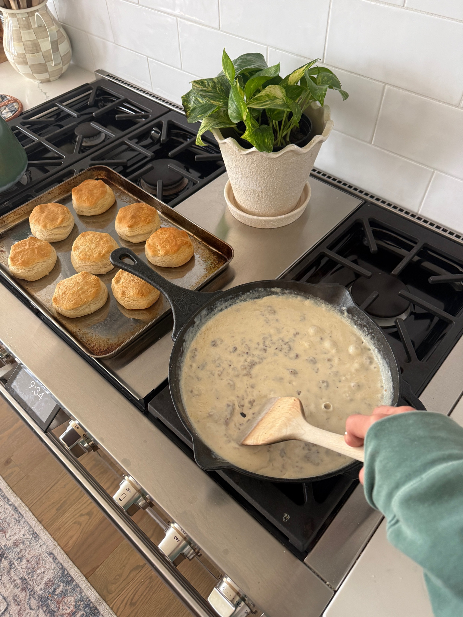 I love this scalloped pot!