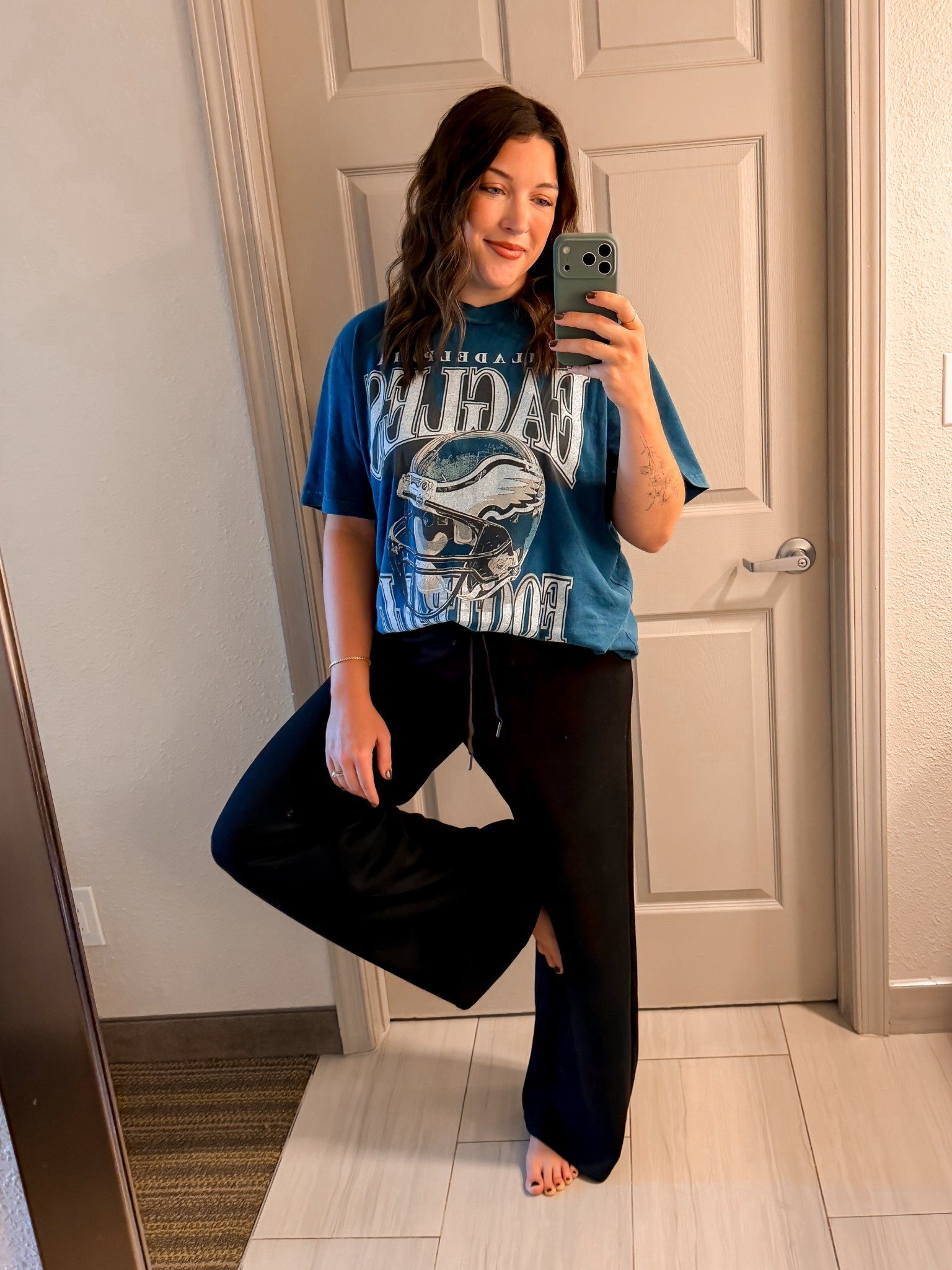 When in Philly 🦅
Soft, vintage graphic tees are my love language. Oversized fit, I went with my true size, but could have sized down.

#LTKMidsize #LTKFindsUnder100 #LTKStyleTip