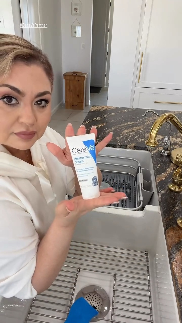 #CeraVePartner When you have a skincident, you can’t go wrong with @cerave. 

#LOrealistar #GiftedByCeraVeMLAD

#LTKselfcare #LTKOver40 #LTKBeauty