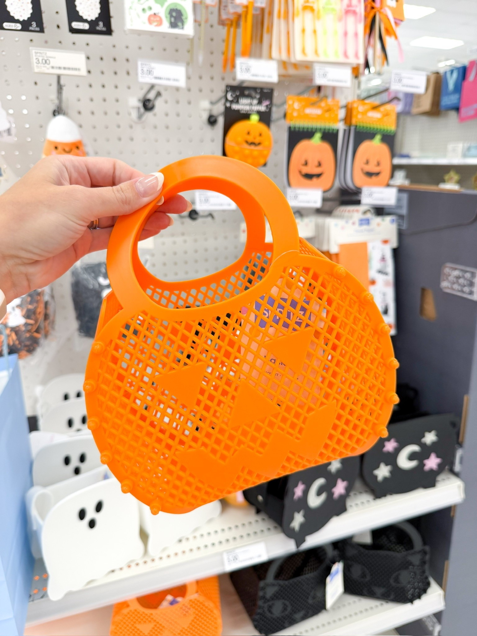 Such a cute little Halloween purse.
Great for a Boo Basket or use for Trick-or-Treating 🧡🎃
See my other Halloween finds here:

//
Halloween must haves
Boo baskets
Trick-or-Treat bag