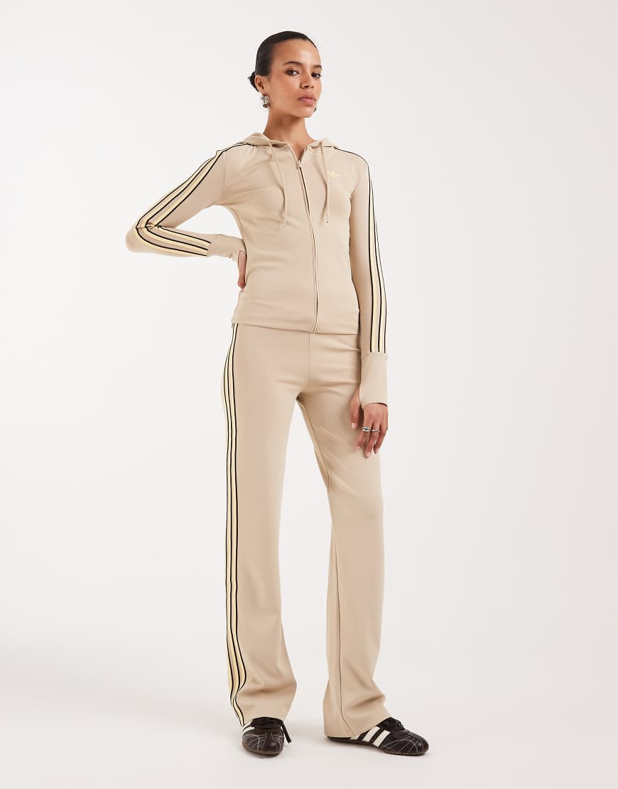adidas Originals straight leg joggers in khaki and yellow-Green | ASOS (Global)