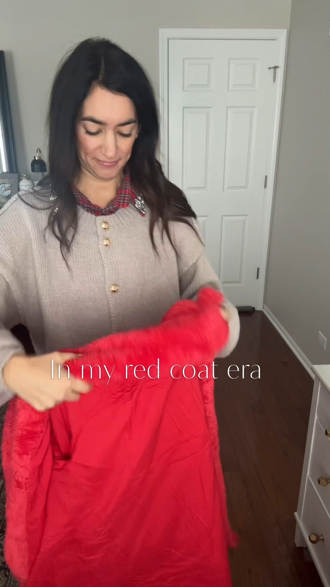 A red coat in December just hits different. It’s cozy, it’s warm, and it makes even the simplest outfit feel instantly festive.