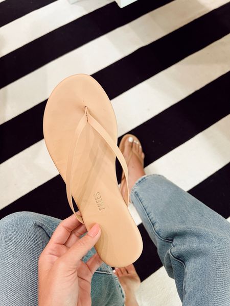 The best summer sandal are these tkees 😍

#LTKshoecrush #LTKSeasonal #LTKfindsunder100