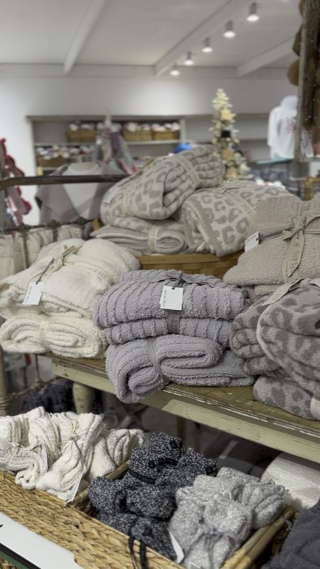Southern Made’s barefoot dreams inspired blankets are a door buster for Black Friday sales and just $35!!!!! The best gift! 🤩

#LTKHoliday #LTKGiftGuide #LTKfindsunder50