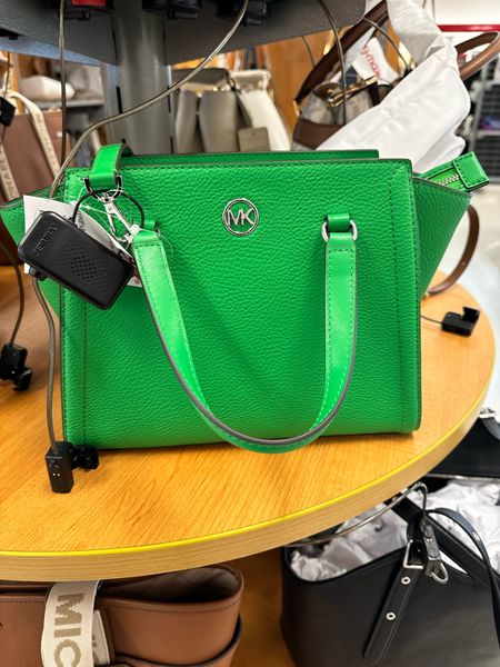 TJ Maxx find! Michael Kors handbag in palm green color
I found the wallet to link and more on sale! 
20% Off $200 or more Michael Kors 
Handbags starting at under $60


#LTKGiftGuide #LTKSaleAlert #LTKItBag
