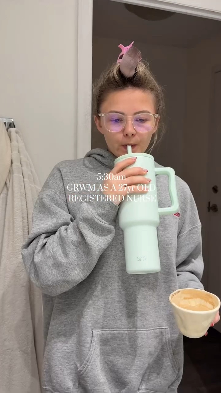 Happy new year! Finally tried unicorn curls and they turned out pretty good!

#nurselife #nurse #grwm #morningroutine