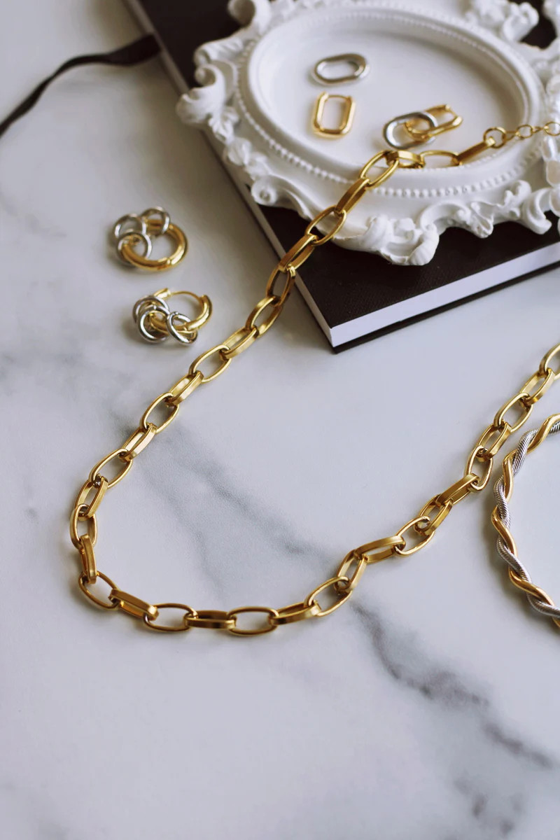 XL PAPERCLIP NECKLACE IN GOLD (WATERPROOF & 18K GOLD PLATED) | raëliv