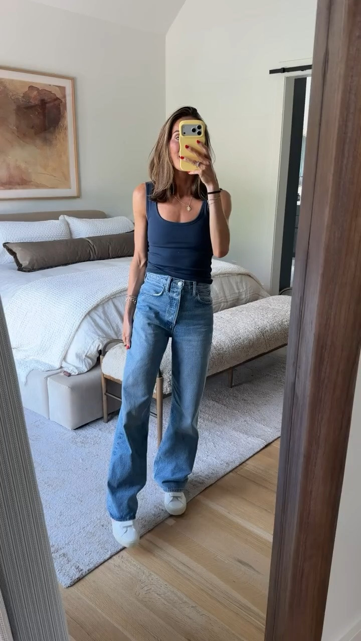 Latest denim obsession 😍 love the looser fit and that they’re still flattering! 💗