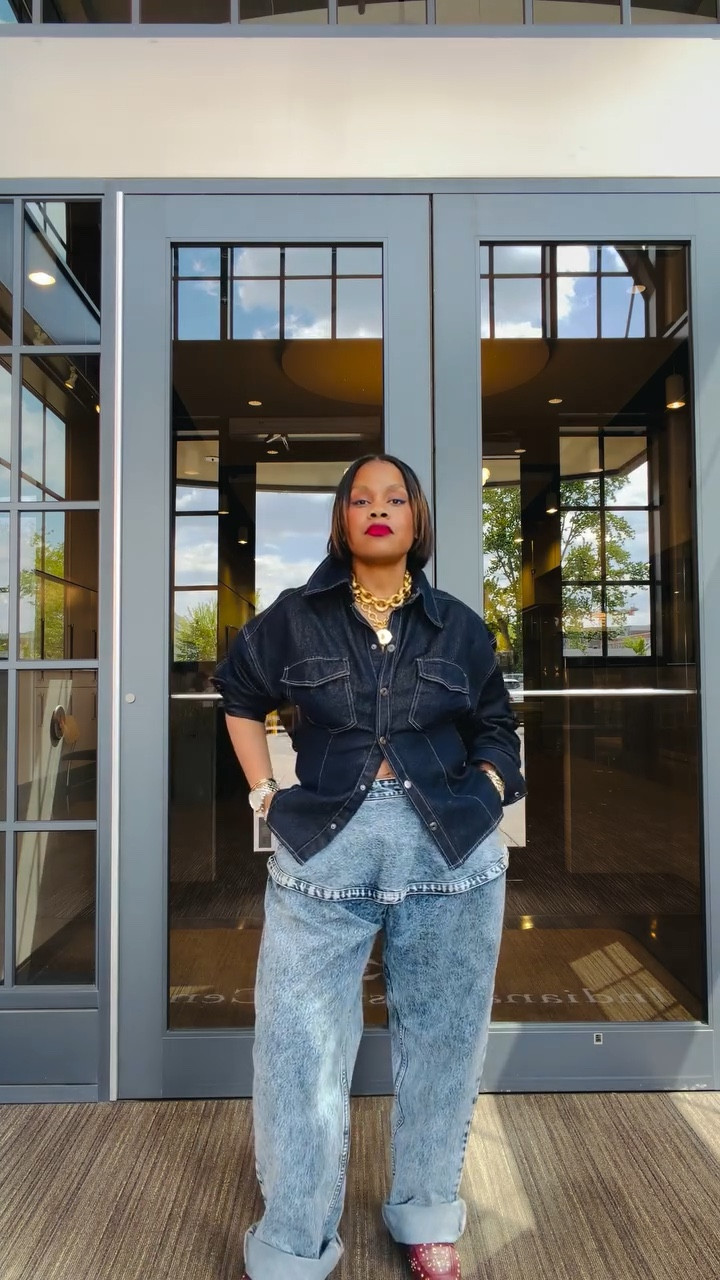 Always celebrating me and you should celebrate yourself too! 💋💋 I mean…who gon check us, boo?!! 
•
•
Style over forty, denim style, peplum jeans,