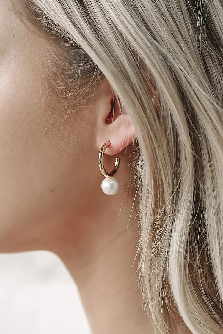 Renie 14KT Gold Pearl Hoop Earrings | Lulus (US)