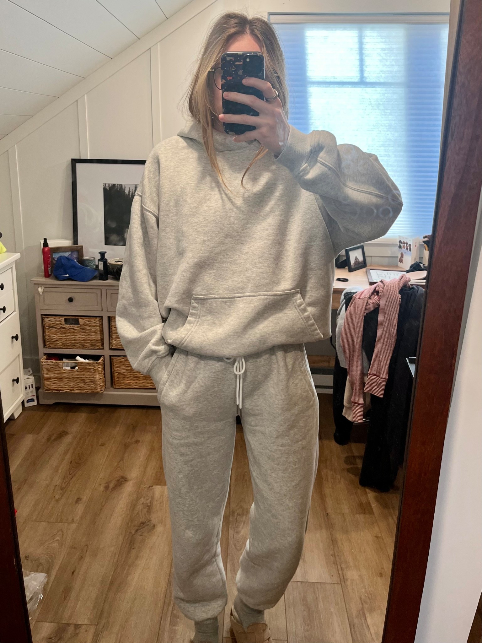 Everybody loves a good sweatsuit!


Abercrombie sweat set sweatpants sweatshirt casual 



#LTKActive #LTKTravel #LTKU