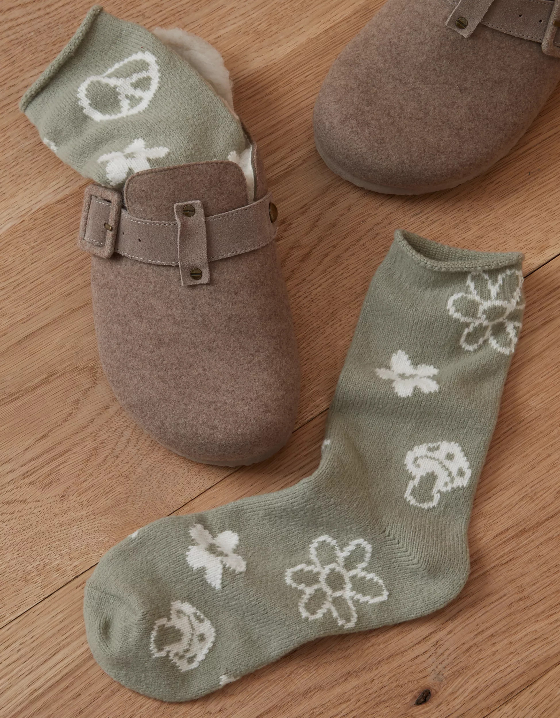 AE Peace & Love Crew Sock | American Eagle Outfitters (US & CA)