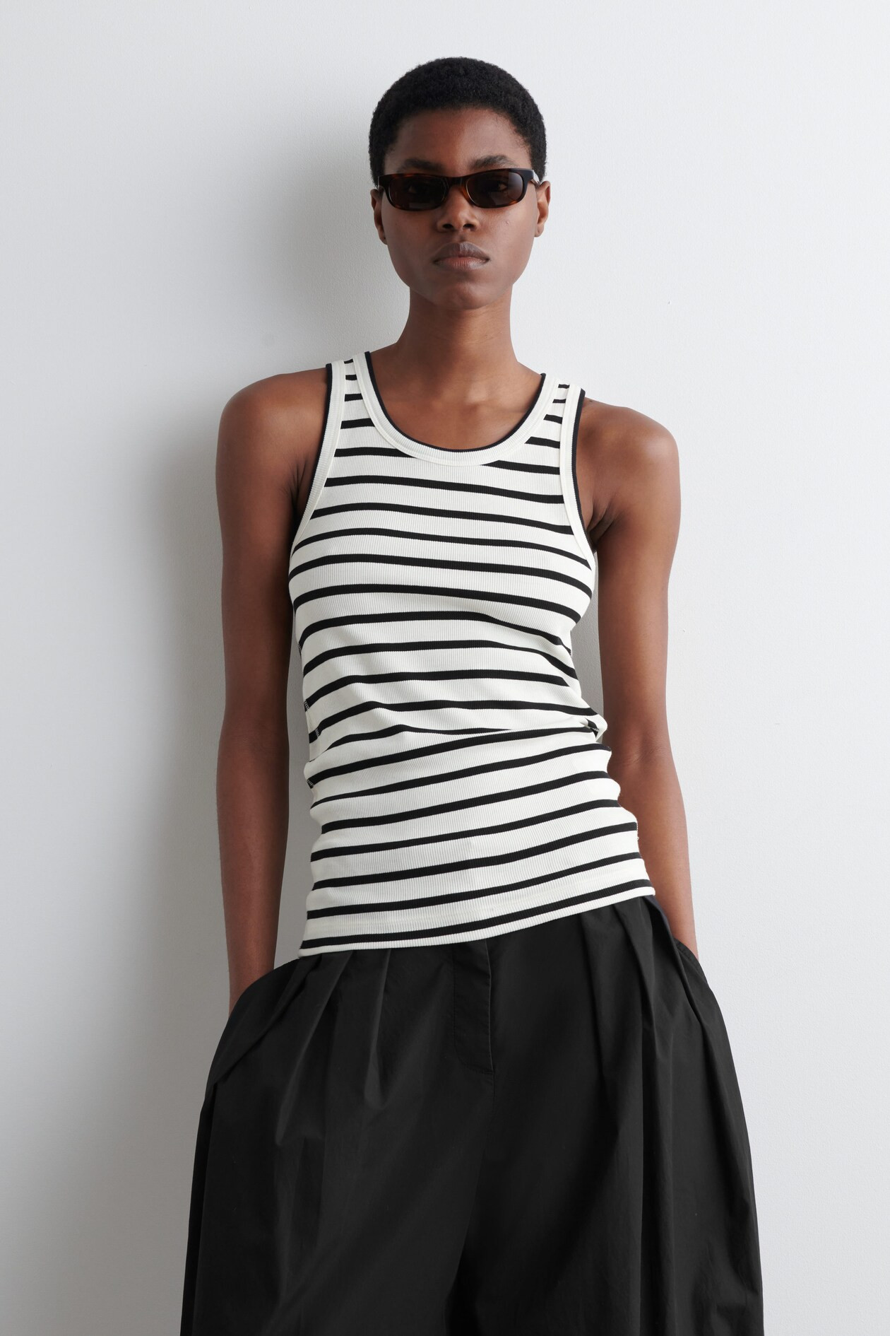 RIBBED TANK TOP - BLACK / WHITE / STRIPED | COS (EU)