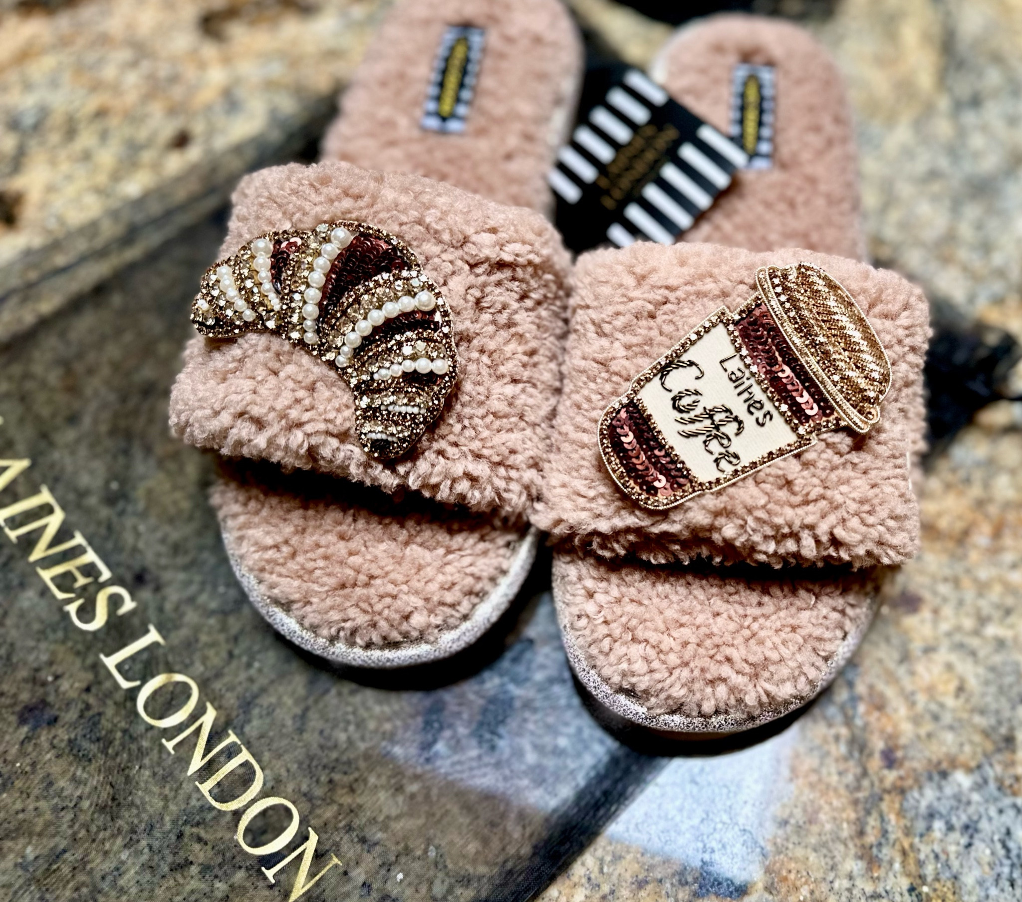 Must haves for feeling cozy this fall 🤎

For ref. I’m a 7.5- I purchased size M (for sizes 7-8)

Wolf & badger | slippers | latte & croissant | Laines london | fall | cozy | 

#LTKGiftGuide #LTKSeasonal #LTKshoecrush