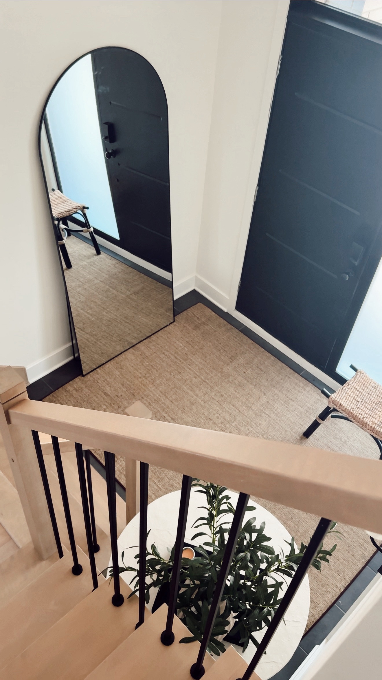 I gave my front entrance a makeover! I got my dream arched mirror from @wayfaircanada and it completely transformed my space. Let me know if I should add a little bench in the corner! 🤍 #ad #WayfairCanada #WayfairCAHome #WayfairCAPartner 