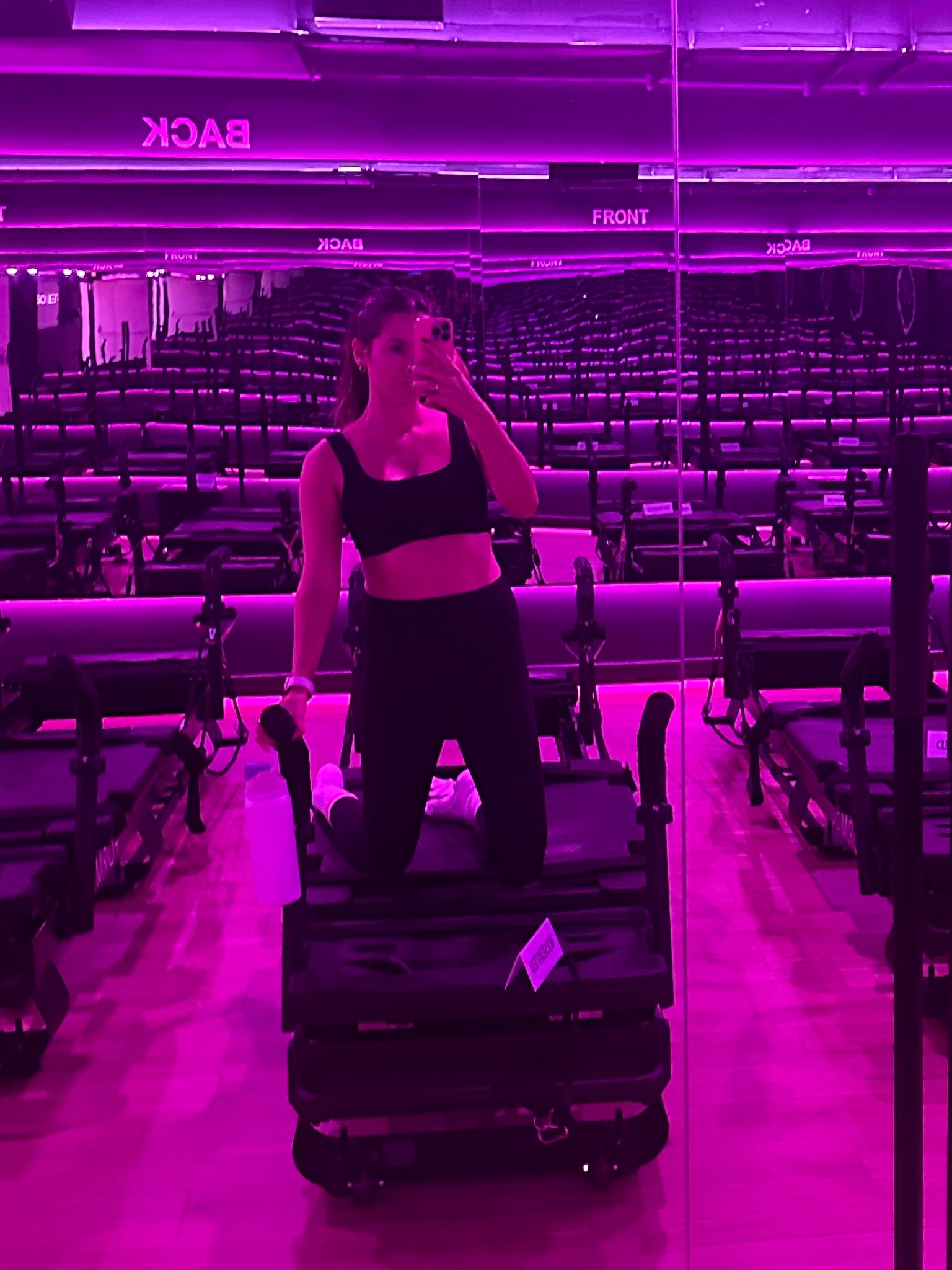 Black on black workout set of the day 🖤✨ @form50 Pilates! 