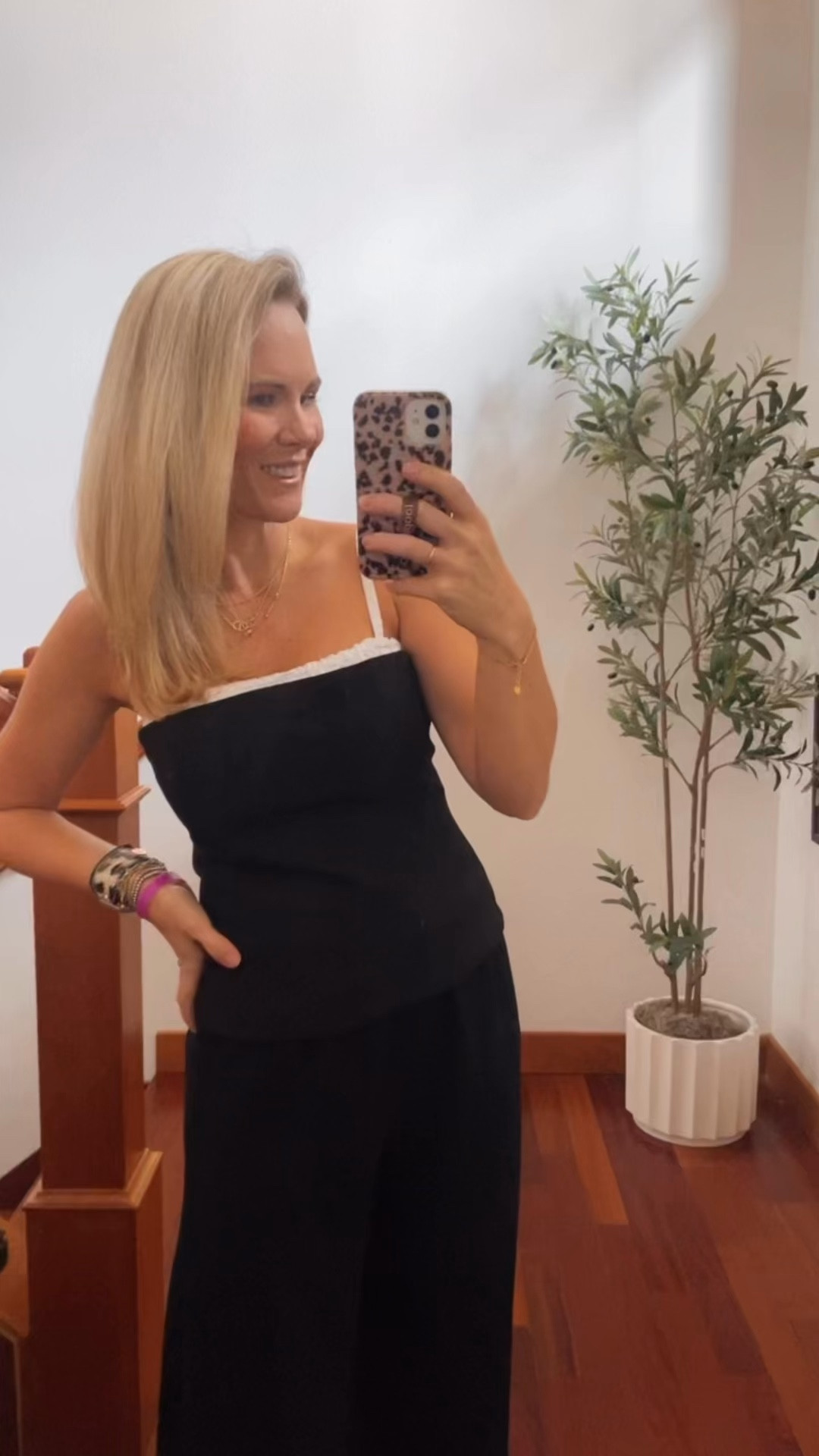 How cute is this top? I absolutely love the white lining in this top. It is so stunning on paired with a pair of lodge pants or you could definitely wear this with a pair of jeans as well. It’s just a great Aritzia piece for sure. It’s perfect for going out pairing with a blazer Dressing up or dressing down. ￼

#LTKmomlife #LTKdayinmylife #LTKOver40