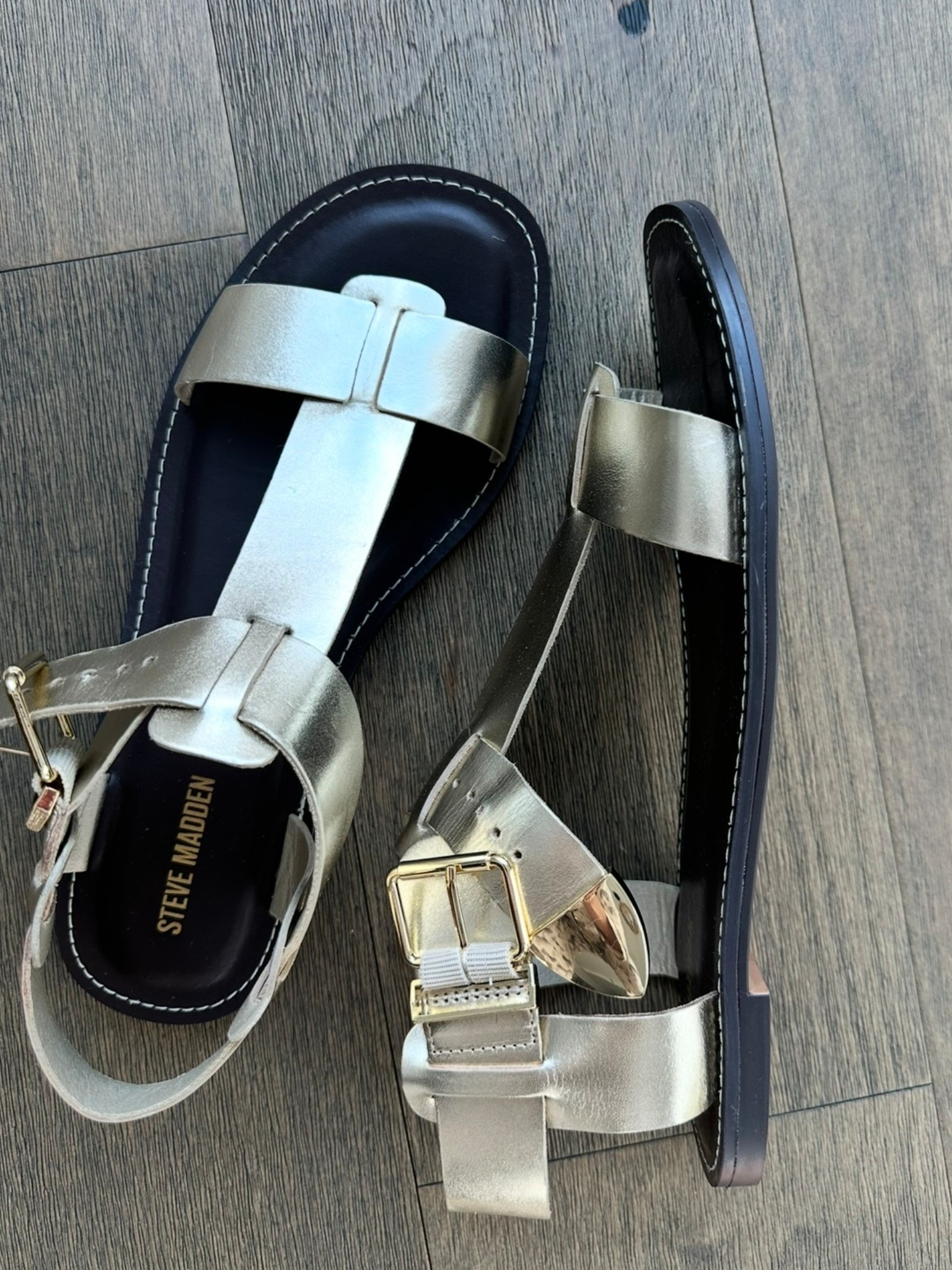 Really cute and comfy sandals In metallic gold that go with everything! Run TTS! 