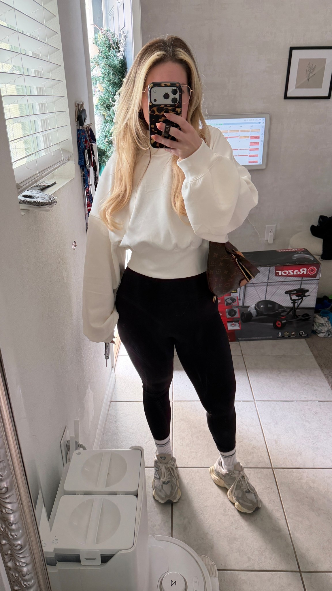 The cutest chic errand running activewear you could find

#LTKFindsUnder50 #LTKSaleAlert #LTKActive