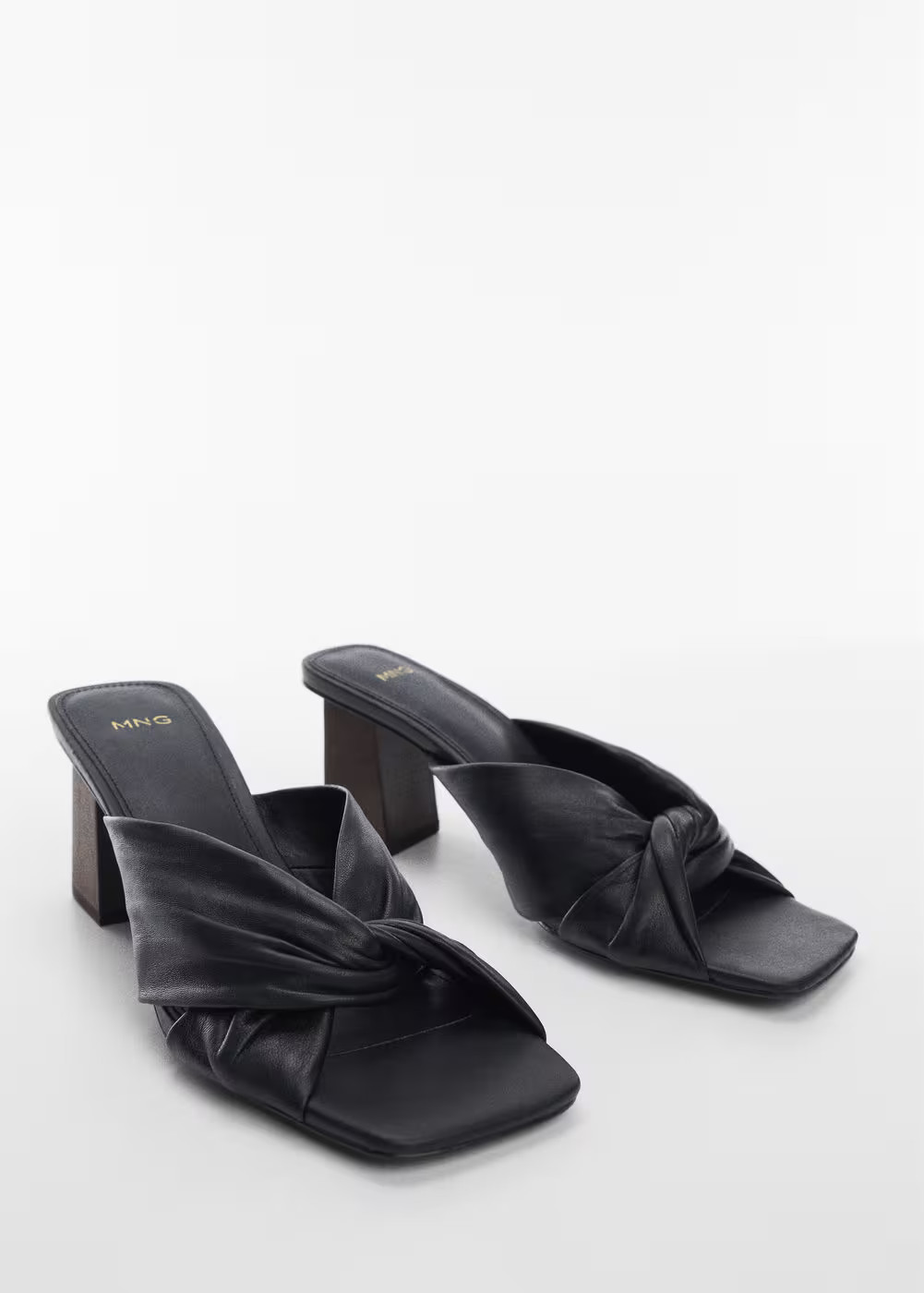 Ledersandalen mit Kreuzriemen | MANGO (DE)