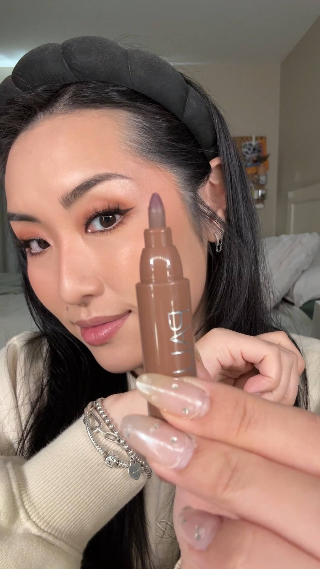 $9 LIP STAIN MARKER?! Waterproof, hydrating, transfer proof, affordable, and comes in both neutrals and bold shades!

#LTKBeauty #makeup #beauty #affordable #amazon #amazonfinds #lipstain 