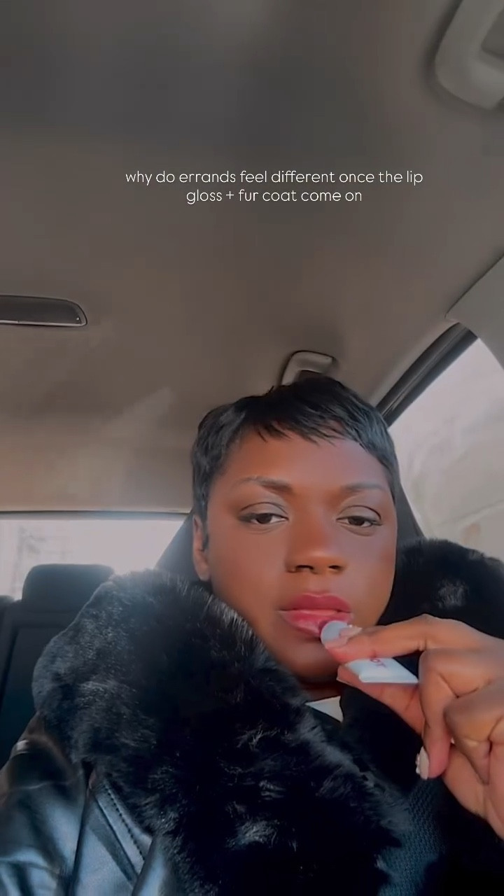 Just going to CVS 😂 but I been loving this Prada + Topicals combo lately 👌🏾
.
.
Topicals lip balm, Prada lipstick, day in my life, #pradabeauty #topicals #dayinmylife #runningerrands #lifestylecreator #furcoats #pixiecuthair #pixiecutstyle