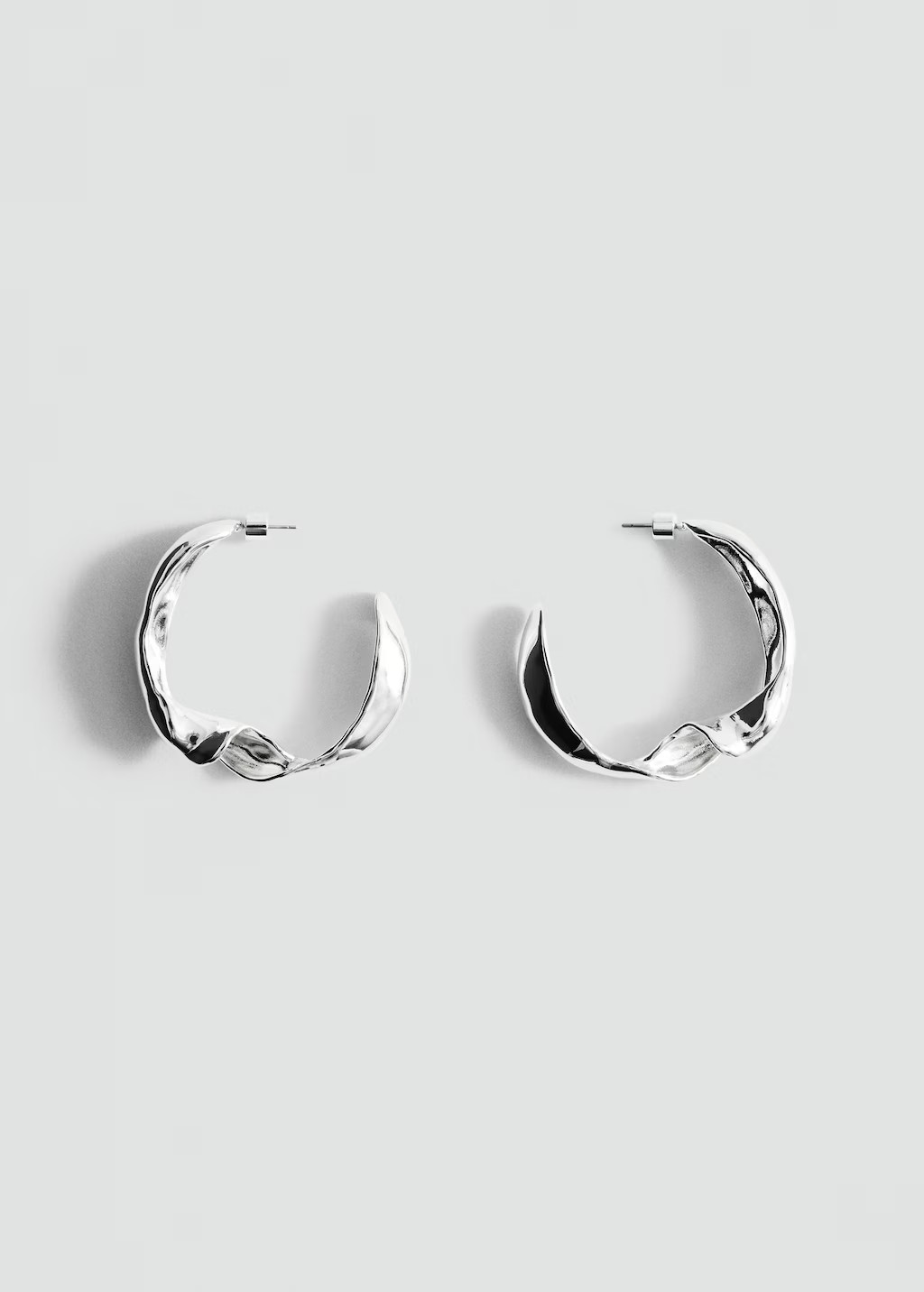 Wavy hoop earrings - Women | MANGO USA | Mango (US/MX/AU)