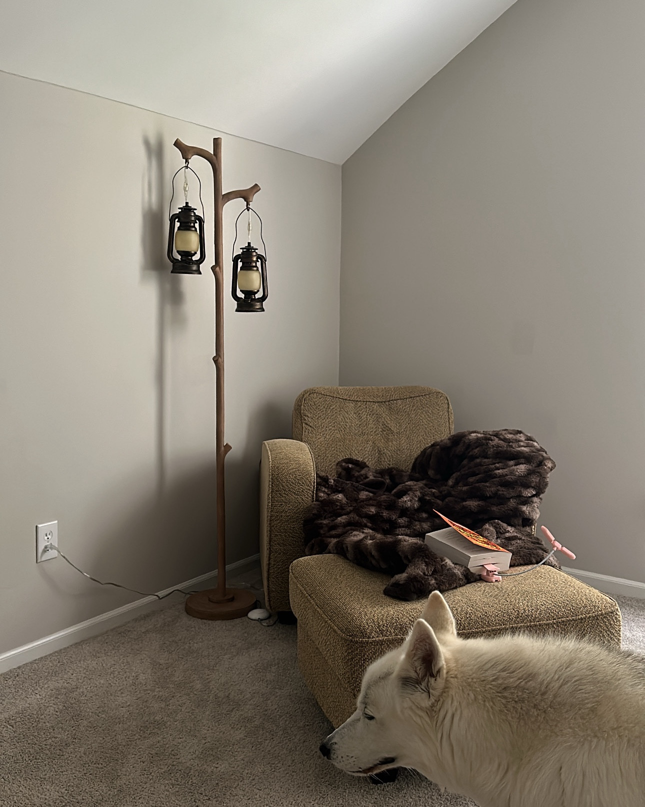 Beautiful reading lamp

#LTKBeauty #LTKStyleTip #LTKHome