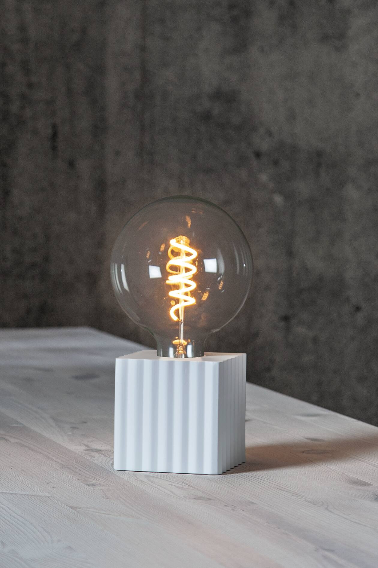 Box Leuchtenfuß Mit Spiral-led-lampe, 3-stufig - Weiß - Home All | H&M AT | H&M (DE, AT, CH, NL, FI)