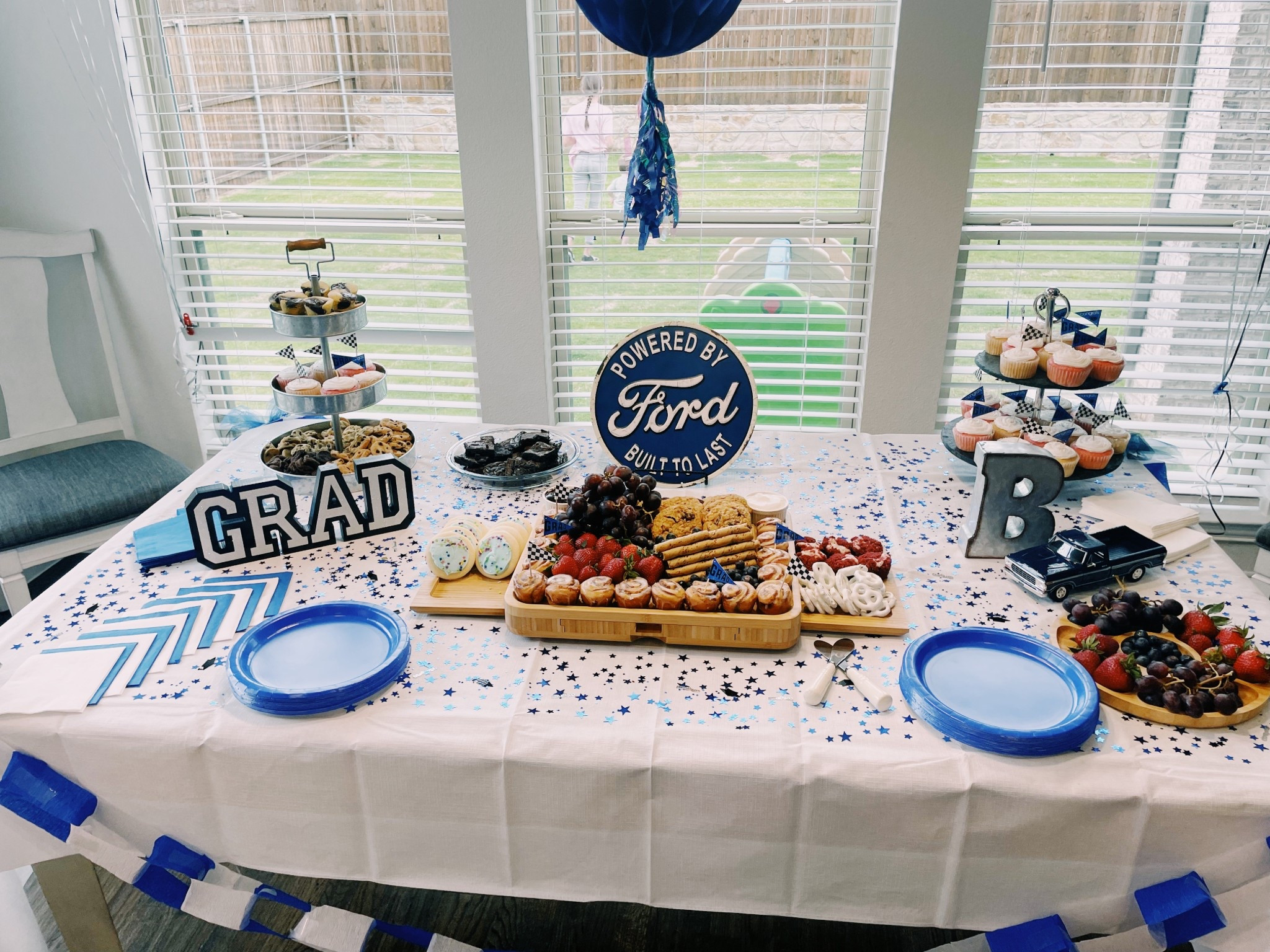 Ford-themed grad party 🎓🏁 Linking everything we used to pull this look together.

#LTKFindsUnder50 #LTKSaleAlert